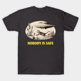 Cat running from UFO Nobody is safe T-Shirt